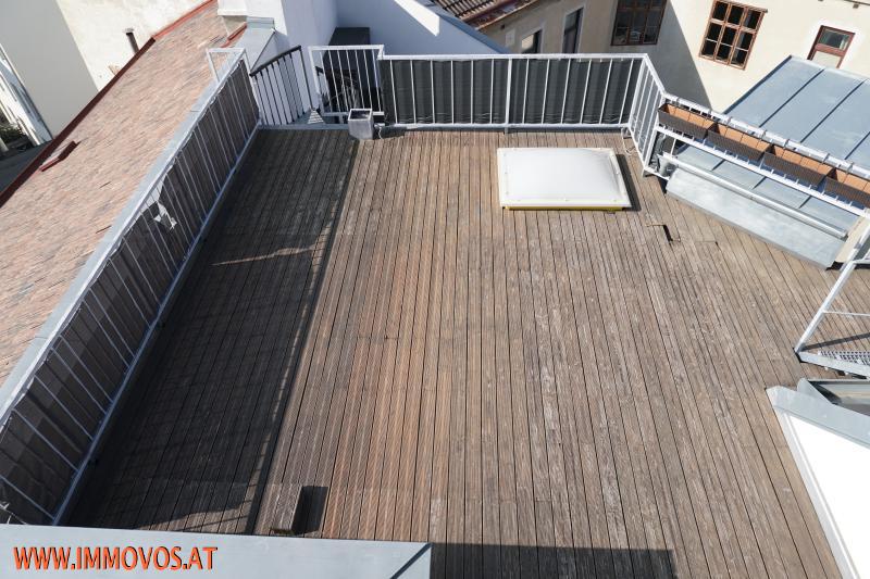 Bild 13 Blick vom Flachdach auf die Terrasse DG 2.JPG