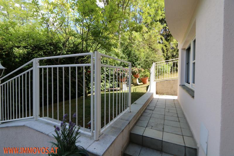 access to the garden via stairs