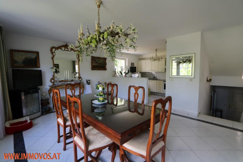 dining area with kitchen