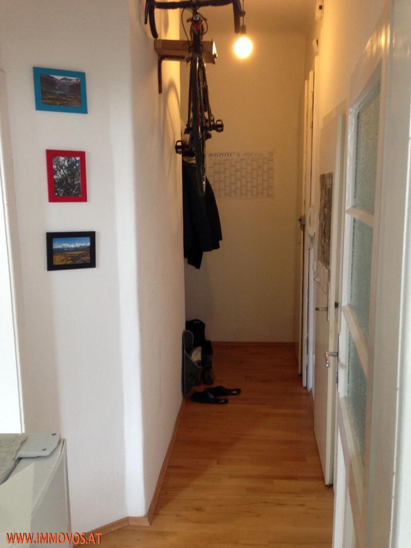 B. Musterabbildung: Isolierfenster in zu vermietender Wohnung bereits montiert!