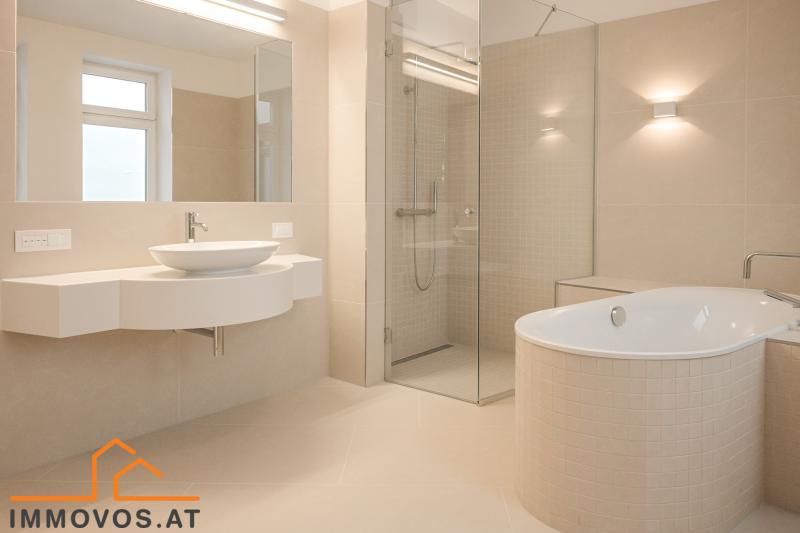Badeoase mit Wanne beim Haupt-SZ