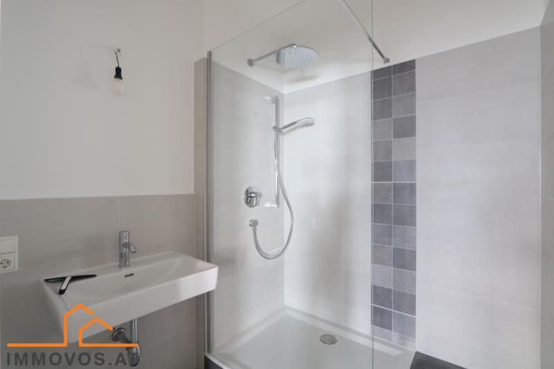 Energetisch sanierter + komplett renovierter Erstbezug mit 3 Zimmern u. 2 B&#228;dern ++ zentrale Lage im 9. ++ 3. Liftstock /  / 1090 Wien 9.,Alsergrund / Bild 0