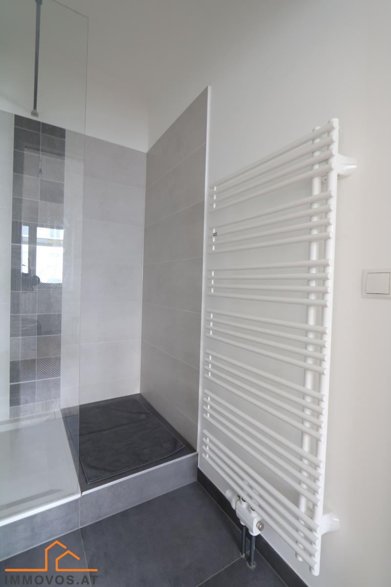 Energetisch sanierter + komplett renovierter Erstbezug mit 3 Zimmern u. 2 B&#228;dern ++ zentrale Lage im 9. ++ 3. Liftstock /  / 1090 Wien 9.,Alsergrund / Bild 1