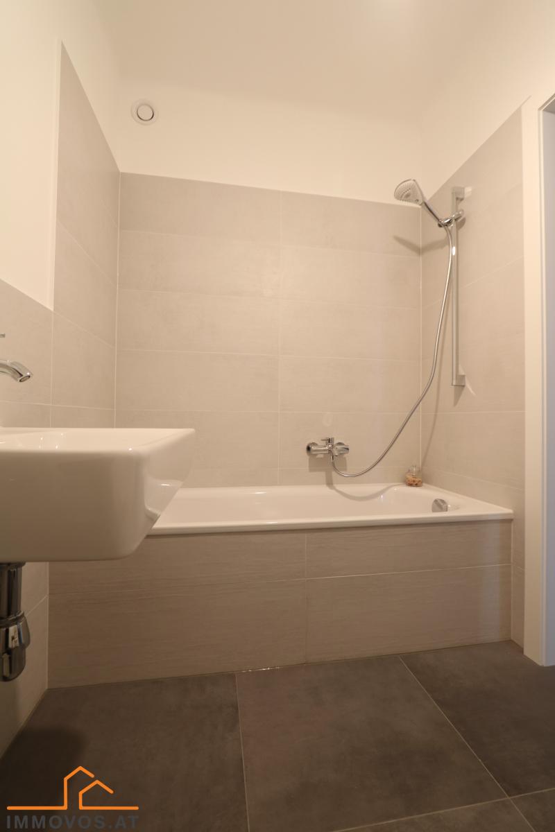 Energetisch sanierter + komplett renovierter Erstbezug mit 3 Zimmern u. 2 B&#228;dern ++ zentrale Lage im 9. ++ 3. Liftstock /  / 1090 Wien 9.,Alsergrund / Bild 2