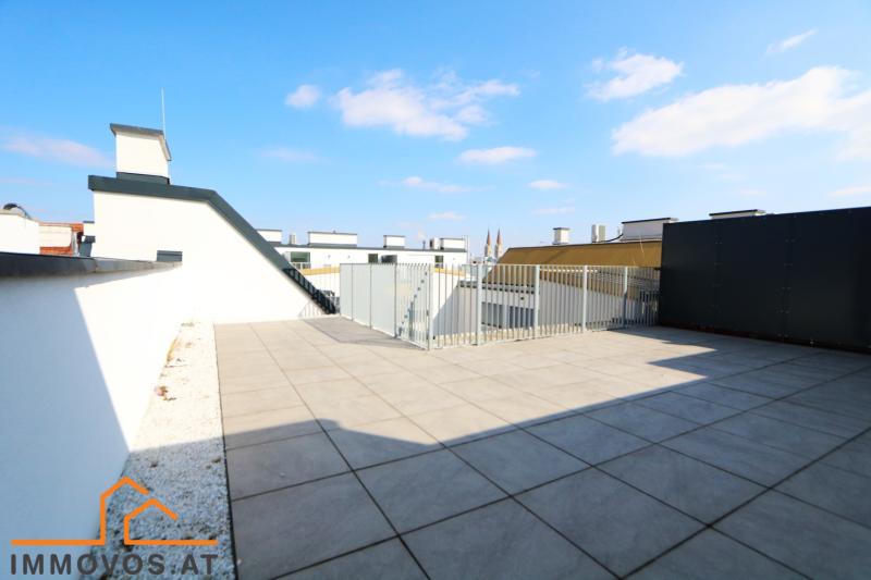 RESERVIERT: Fantastische 51 m2 Dachterrasse mit Ausblick beim Kutschkermarkt: 3 Zimmer + 117 m2 WFL + Balkon + Ruhelage