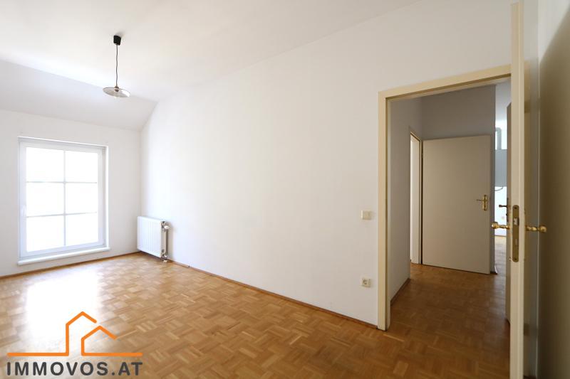 größtes der 3 Zimmer