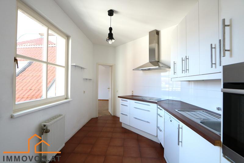 Küche derzeit mit Tageslicht