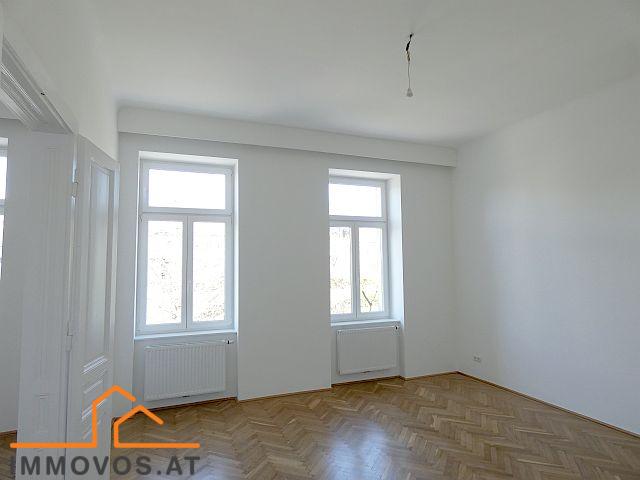 Zimmer rechts außen_Ansicht 2.jpg