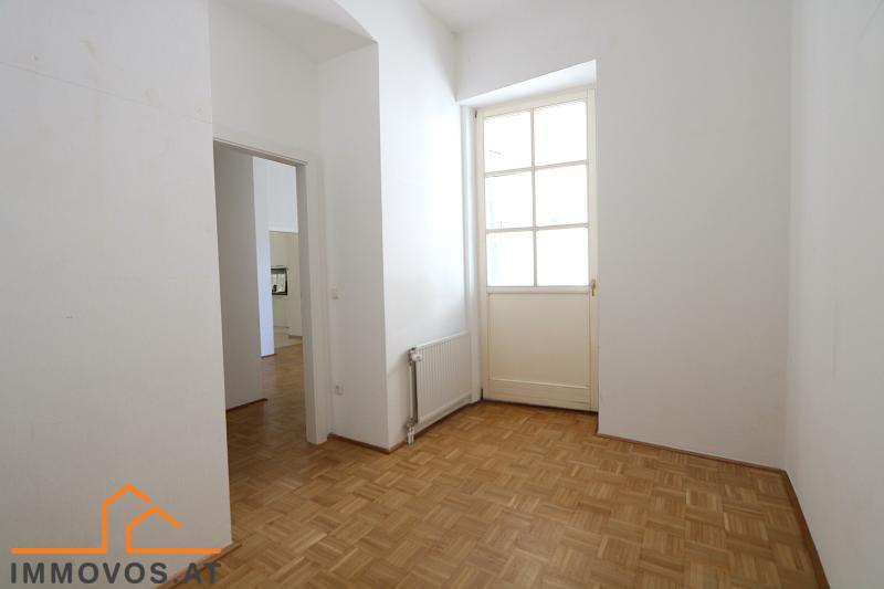 Kabinett mit Balkonzugang