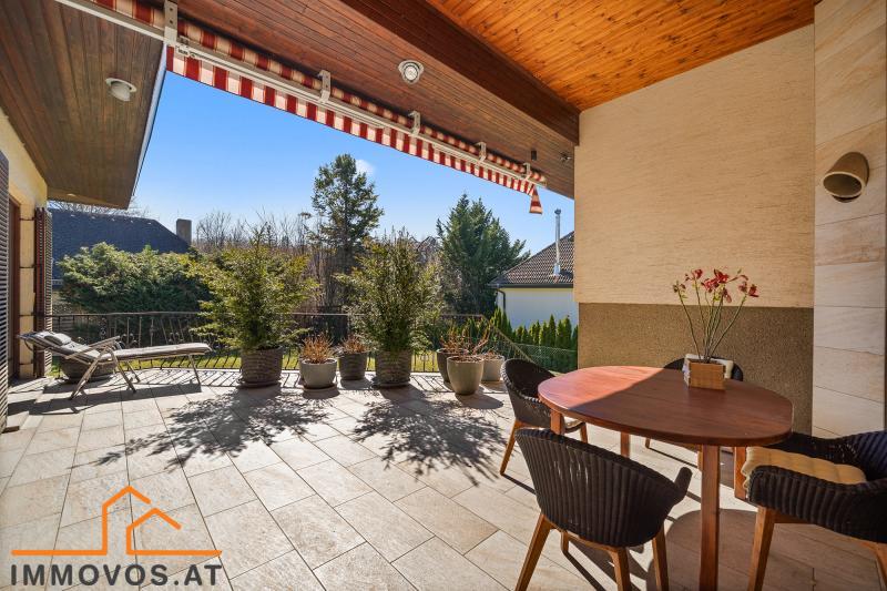 Sonnenterrasse vor dem Wohnbereich