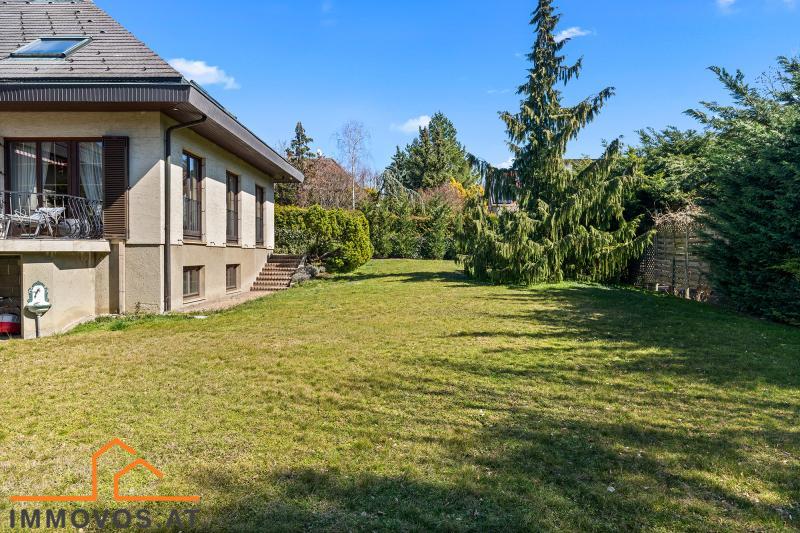 ebener Bereich für den Pool