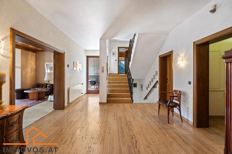 zentrale Eingangshalle