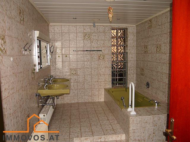 Badezimmer Ansicht 1.jpg