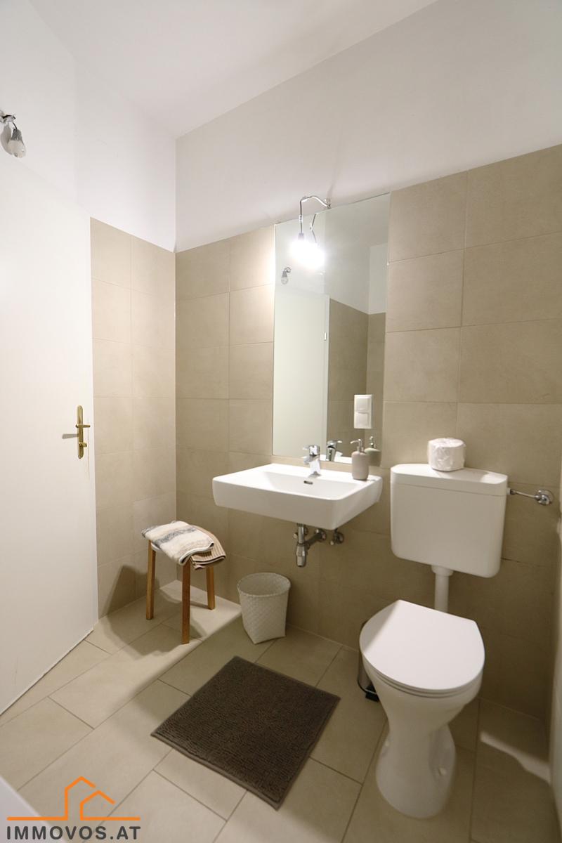 Gelegenheit: 4-Zimmer-Altbau MIT  Balkon an der Grenze 7./8 im 2. Lift-Stock  /  / 1070 Wien 7.,Neubau / Bild 1