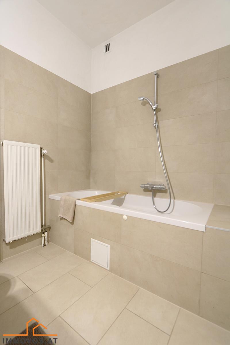 Bad mit Wanne
