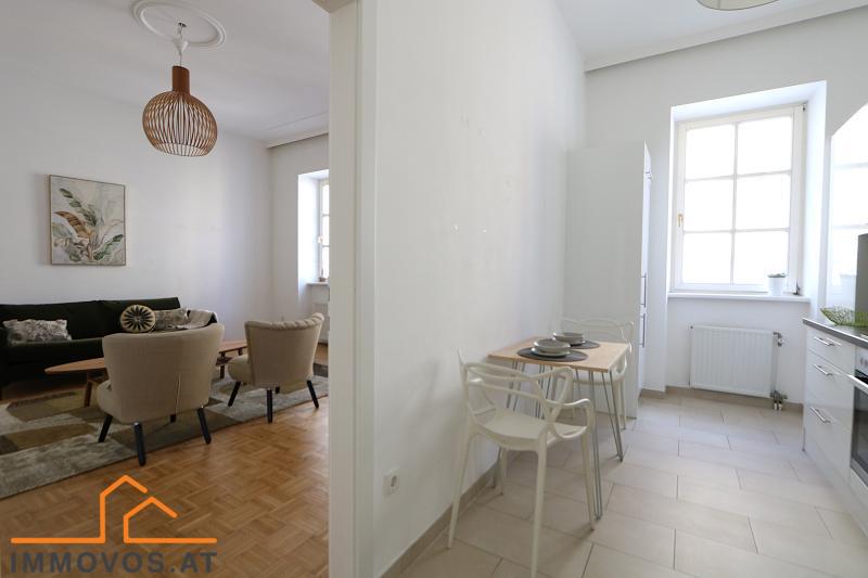 Gelegenheit: 4-Zimmer-Altbau MIT  Balkon an der Grenze 7./8 im 2. Lift-Stock  /  / 1070 Wien 7.,Neubau / Bild 2