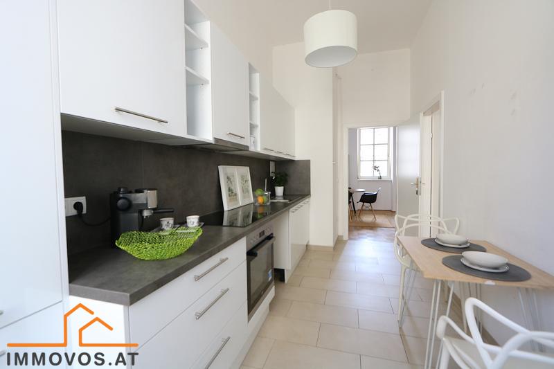 Gelegenheit: 4-Zimmer-Altbau MIT  Balkon an der Grenze 7./8 im 2. Lift-Stock  /  / 1070 Wien 7.,Neubau / Bild 3