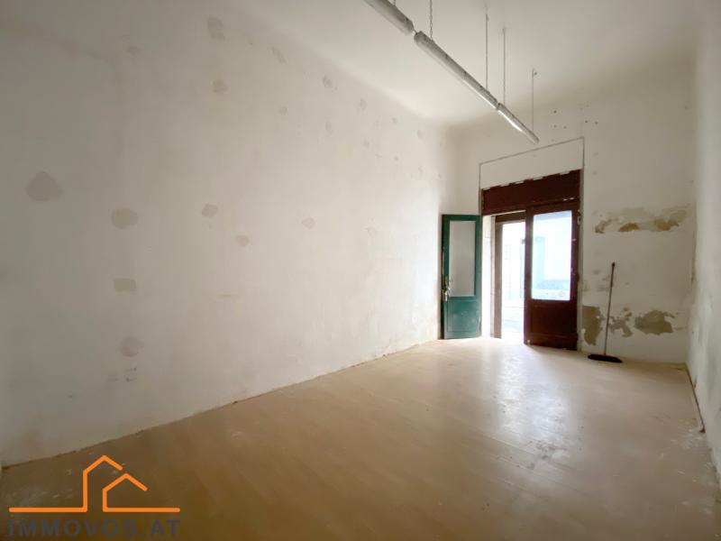sanierungsbed&#252;rftige ALTBAU Wohnung im EG