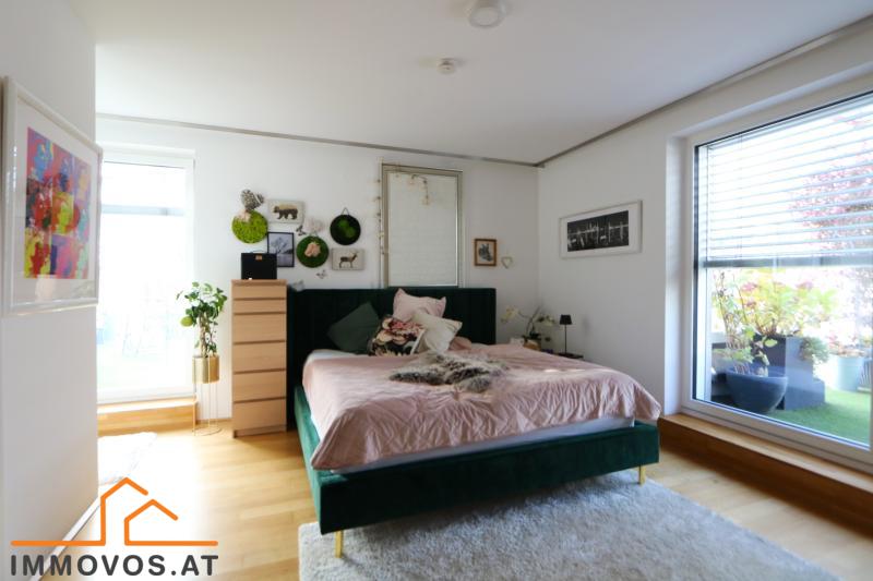 geräumiges Schlafzimmer