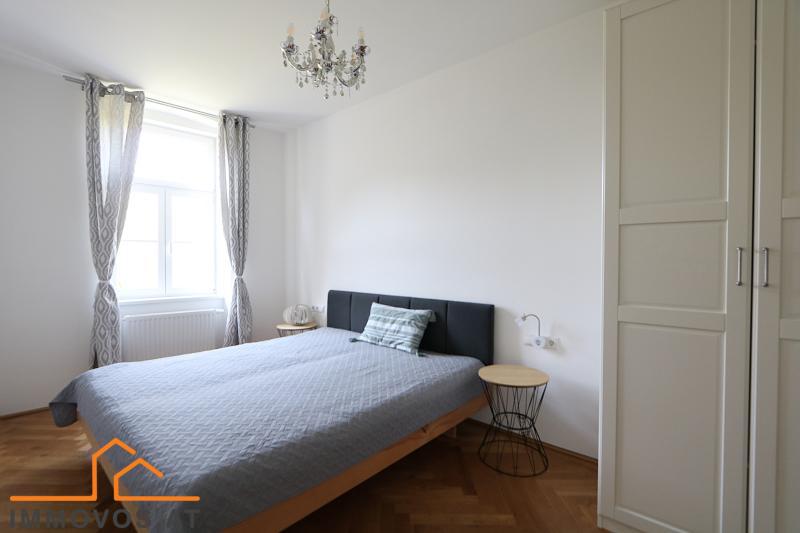gemütliches Schlafzimmer mit Ausstattung