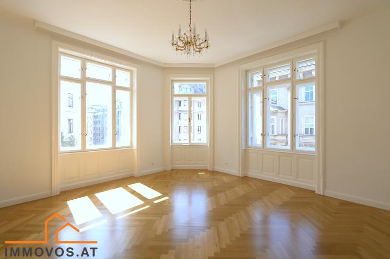 Eckzimmer 1 / Wohnsalon mit ca. 26 m2