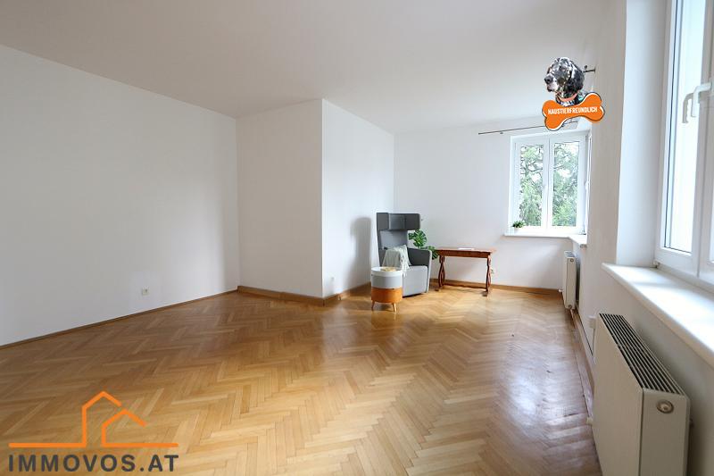 Veranda mit Blick in den Gemeinschaftsgarten