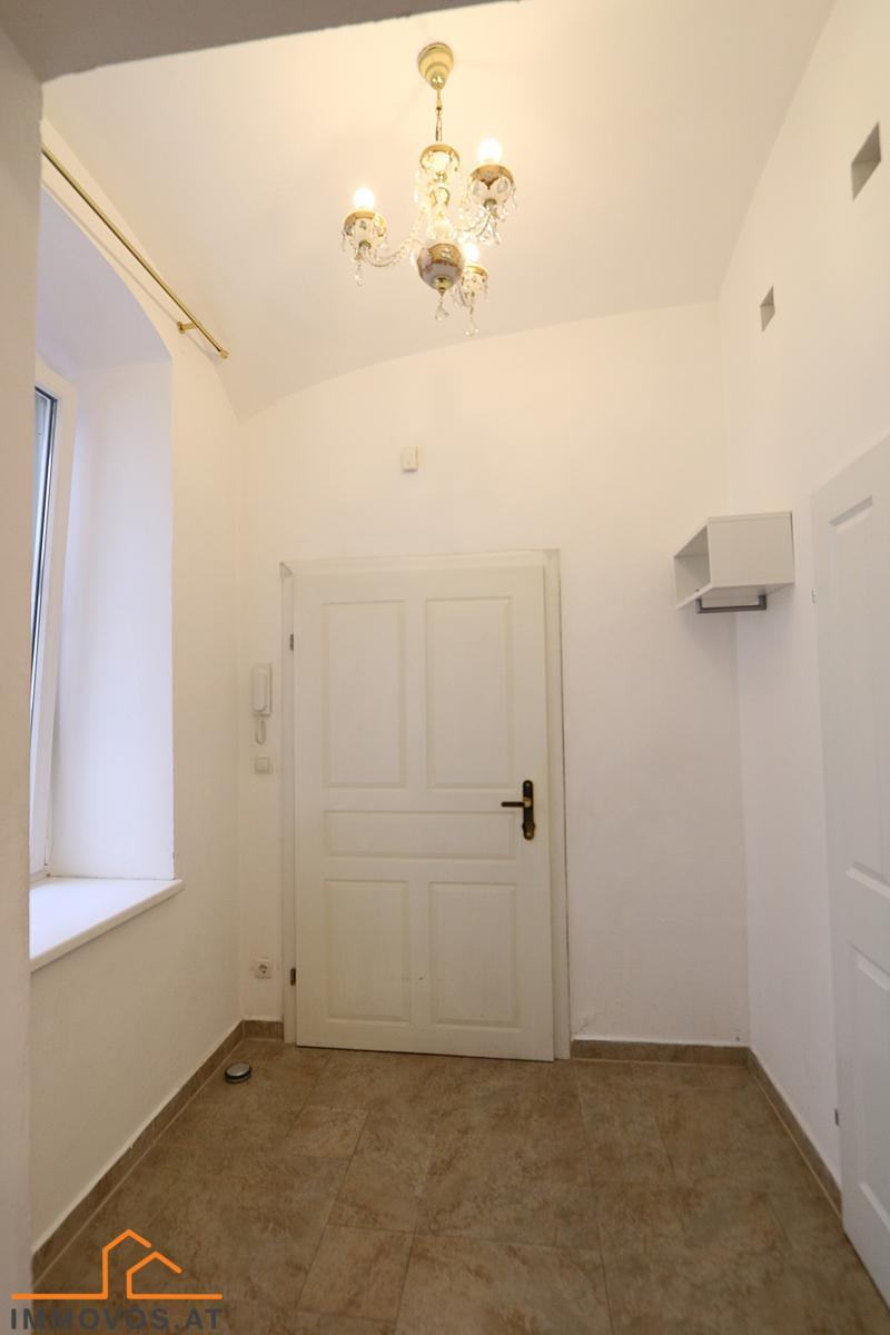 2. Eingang über das Gebäude-Innere