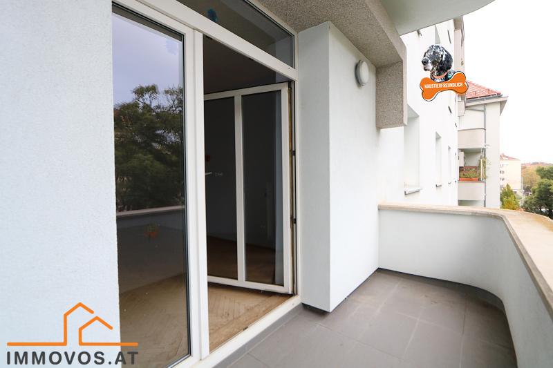 Südbalkon mit gemauerter Brüstung