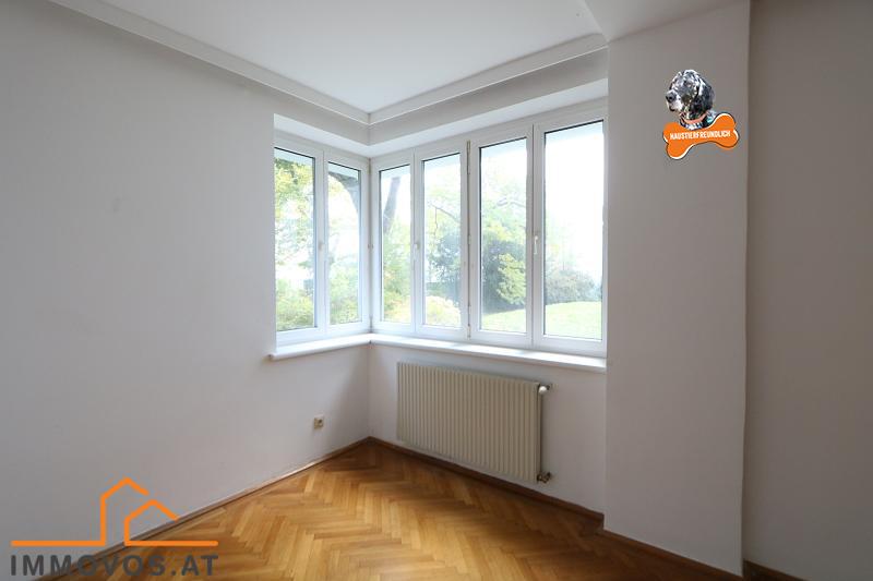 Veranda mit Blick in den Gemeinschaftsgarten