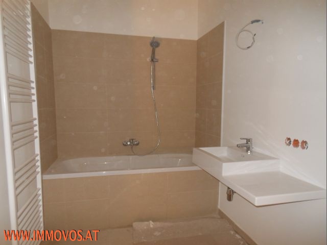 E. Badezimmer kurz vor Fertigstellung E. Badezimmer kurz vor Fertigstellung