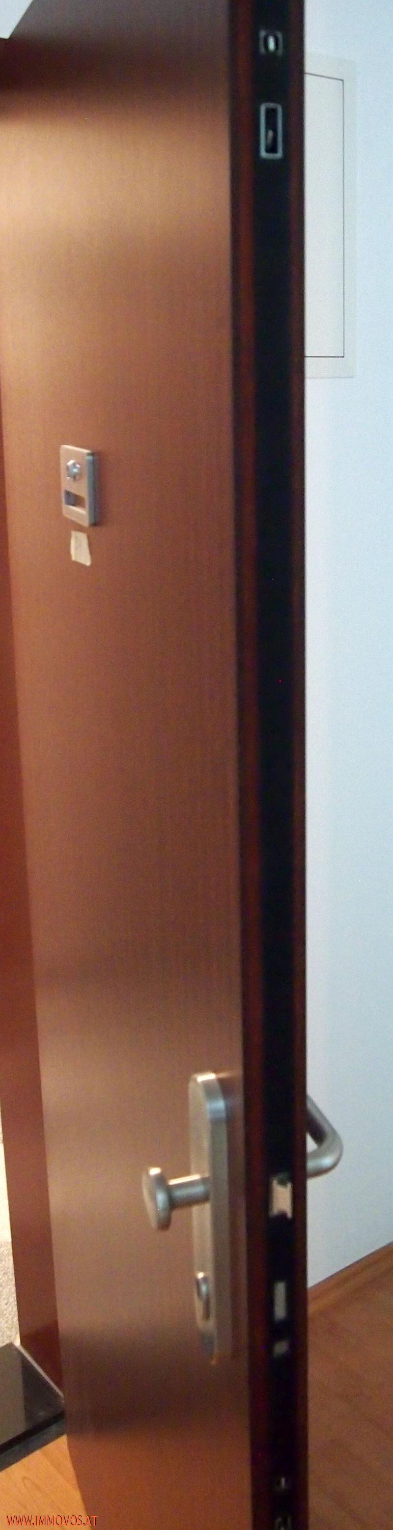 Beispiel Ausstattung: Sicherheitseingangstür