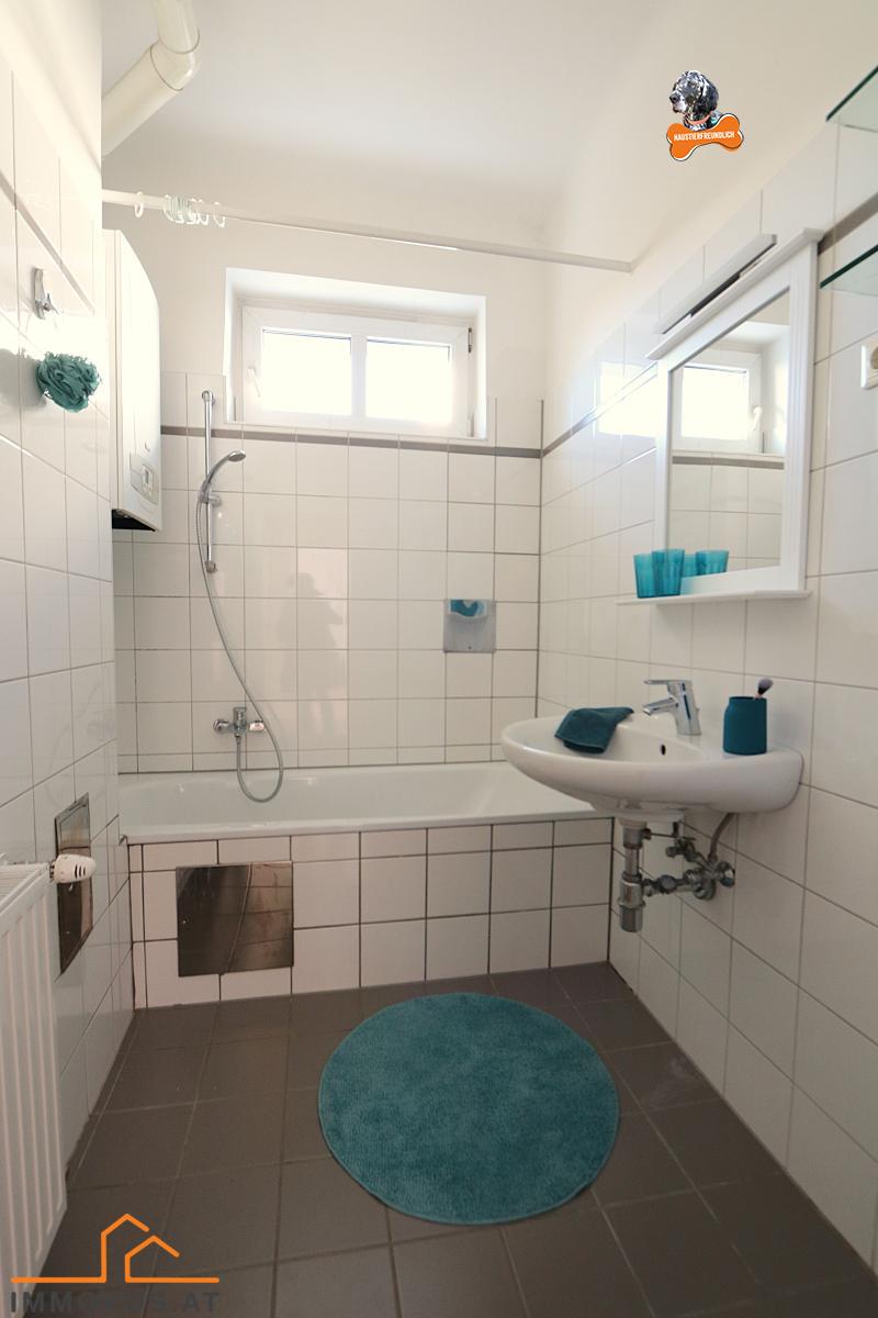 Bad mit Wanne und Therme