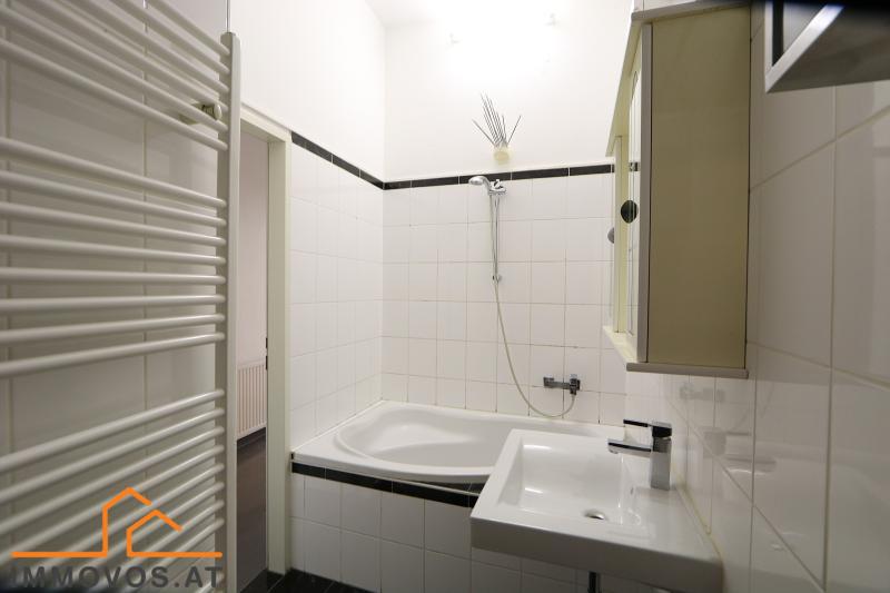 Bad mit dzt. Eckwanne