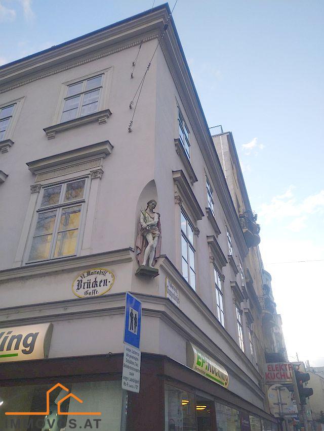 Hausansicht mit Hauszeichen.jpg