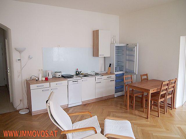 Wohnzimmer_Ansicht mit Kochzeile.jpg