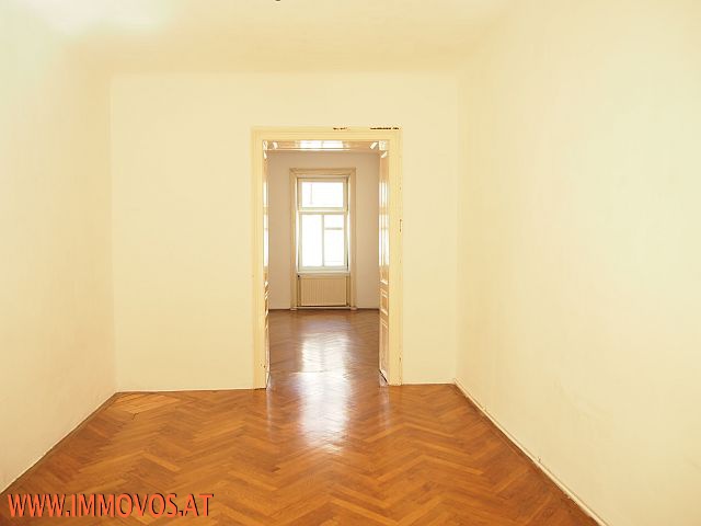 C. Einblick vom hofseitigen ins gassenseitige Zimmer 