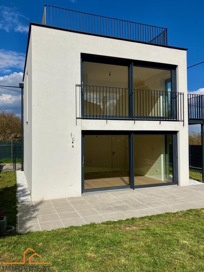 Die Südansicht mit Wohnbereich + Terrasse: