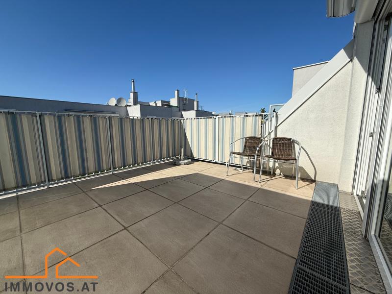 EXKLUSIVE, KLIMATISIERTE DG-WOHNUNG MIT TERRASSE, BALKON & GARAGENPLATZ 