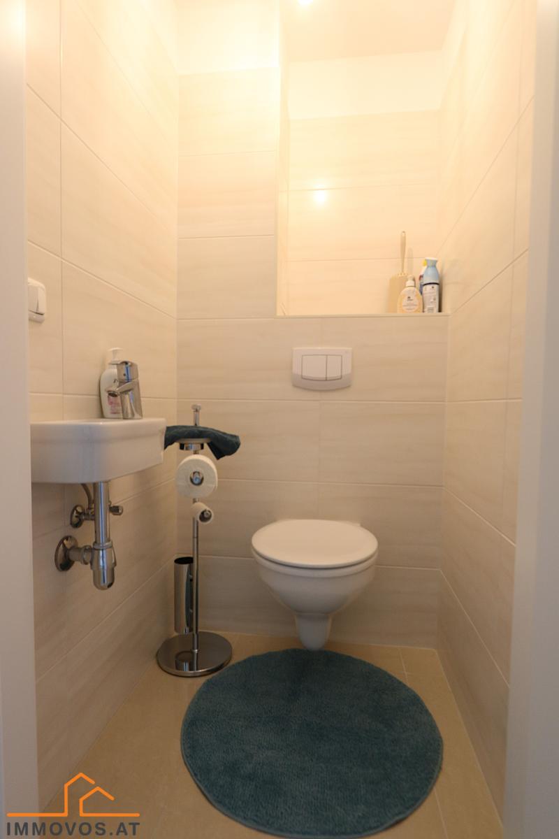 WC mit Waschbecken