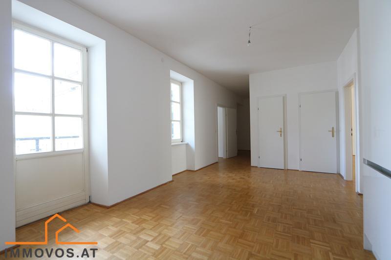 Zutritt zum Balkon von Vorraum