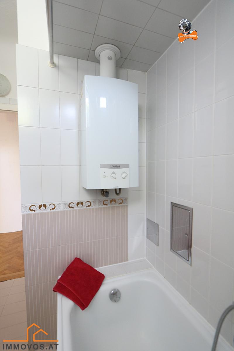 Therme über der Wanne im Bad 