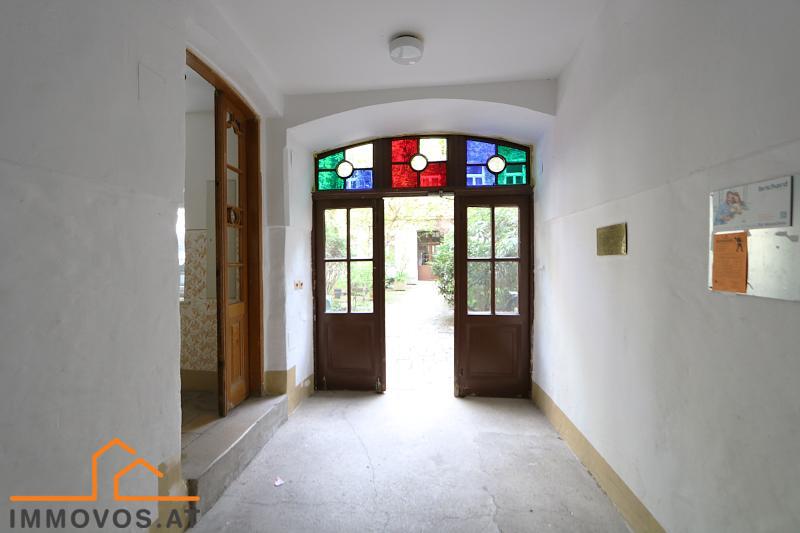 Hauseingang mit Blick zum Innenhof