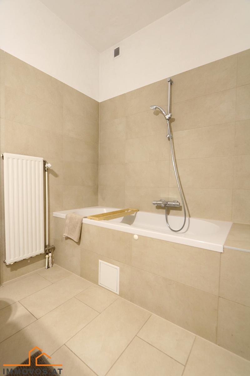 Wanne im Badezimmer
