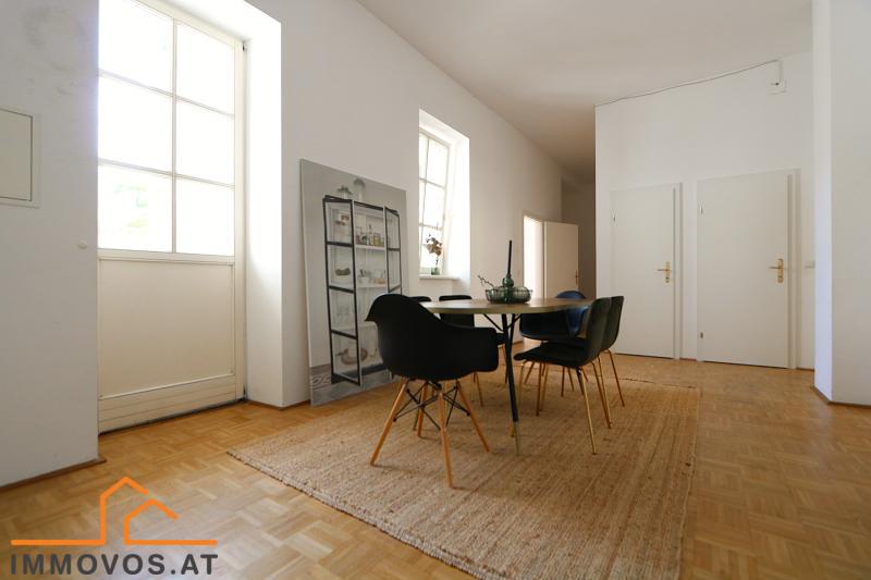 Zugang zum Balkon vom zentralen Wohnbereich