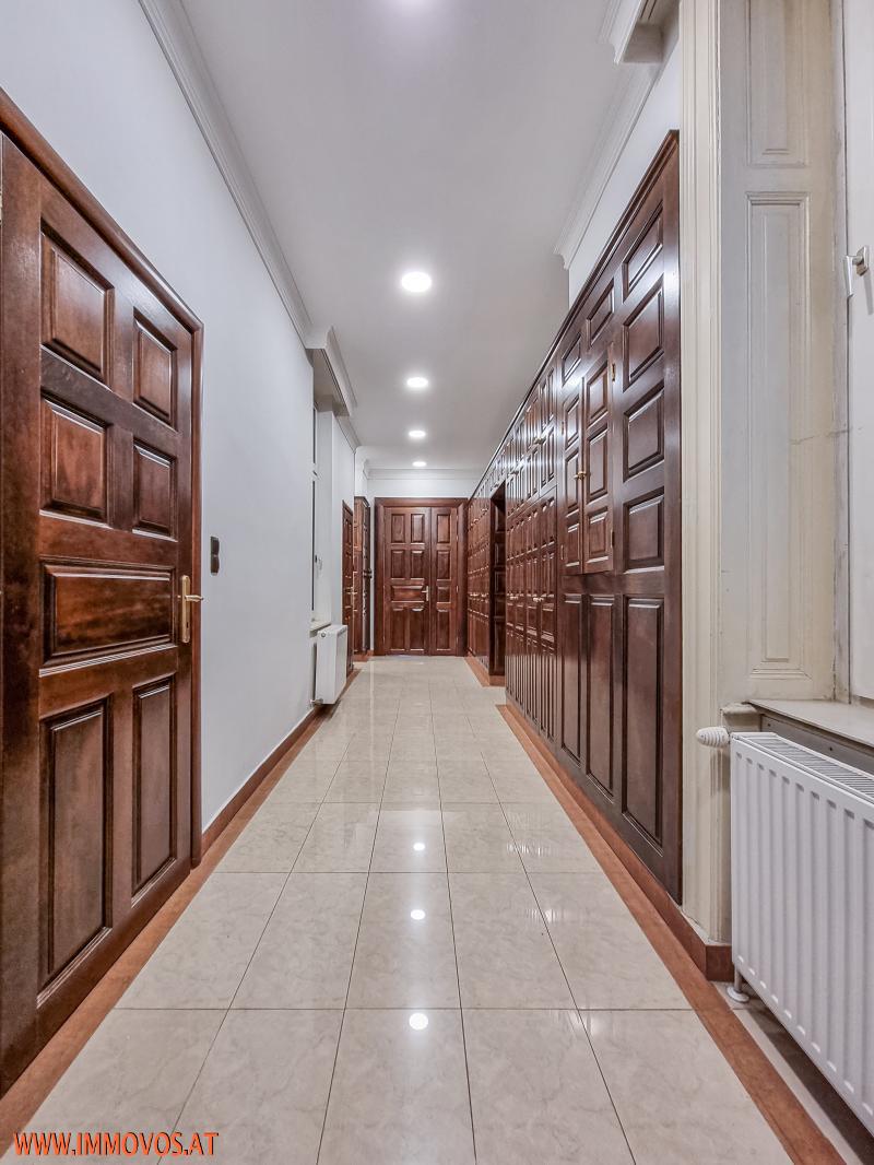 FÜR LIEBHABER DES KLASSISCHEN ALTBAUS - Sehr repräsentative 212 m2  in Gehdistanz zum 1. Bezirk - 2 Eingänge /  / 1060&nbsp;Wien 6.,Mariahilf / Bild 1