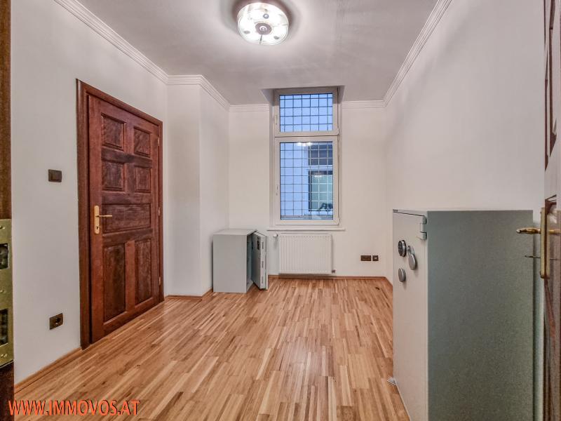 FÜR LIEBHABER DES KLASSISCHEN ALTBAUS - Sehr repräsentative 212 m2  in Gehdistanz zum 1. Bezirk - 2 Eingänge /  / 1060&nbsp;Wien 6.,Mariahilf / Bild 2