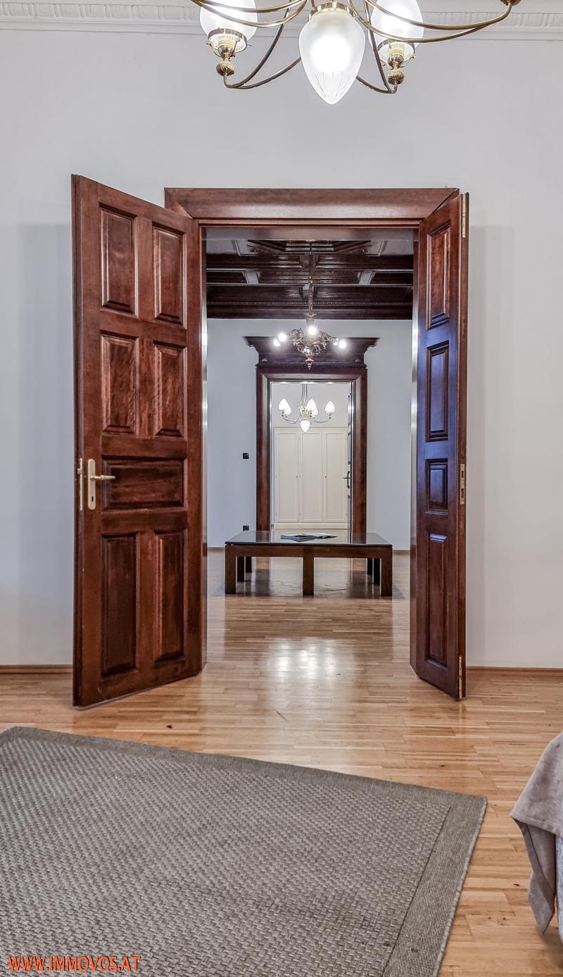 FÜR LIEBHABER DES KLASSISCHEN ALTBAUS - Sehr repräsentative 212 m2  in Gehdistanz zum 1. Bezirk - 2 Eingänge /  / 1060&nbsp;Wien 6.,Mariahilf / Bild 1