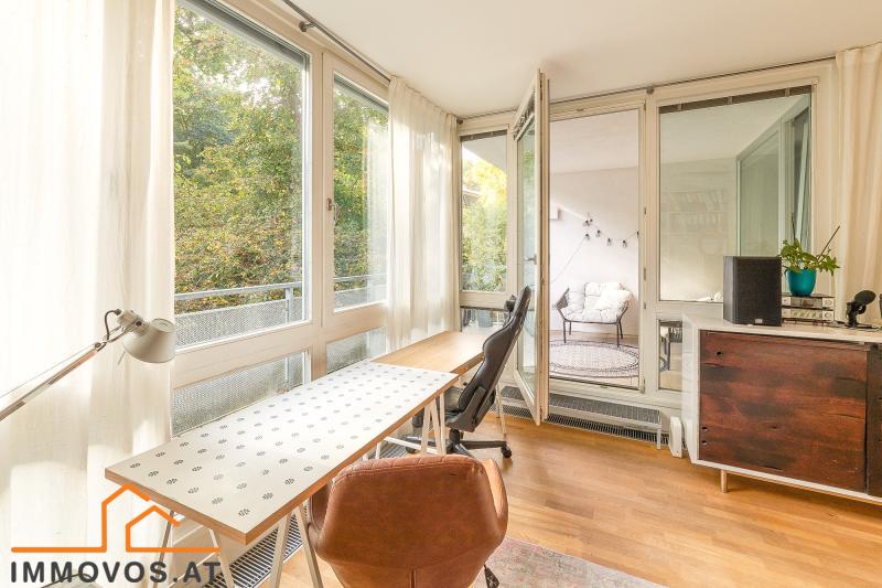8. Zimmer, Ausgang Loggia.jpeg