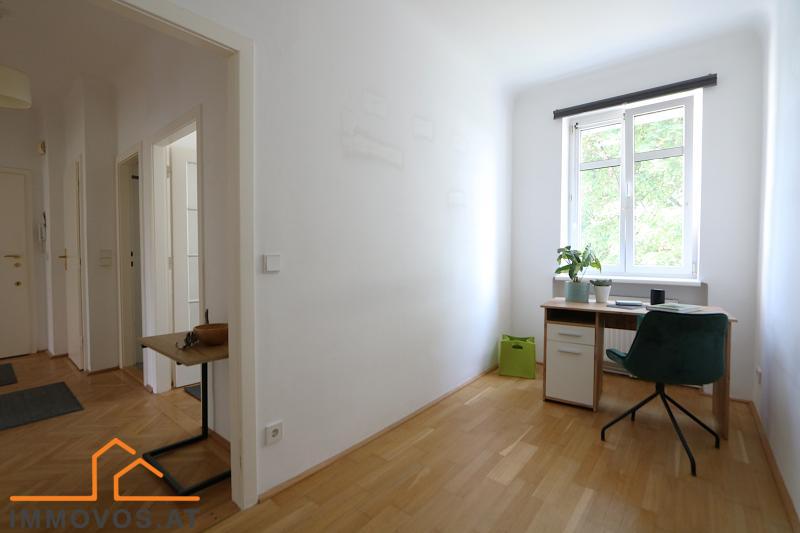 Kabinett mit ca. 1,9 m Breite und ca.  
