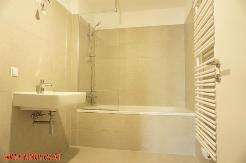 Bad mit Wanne